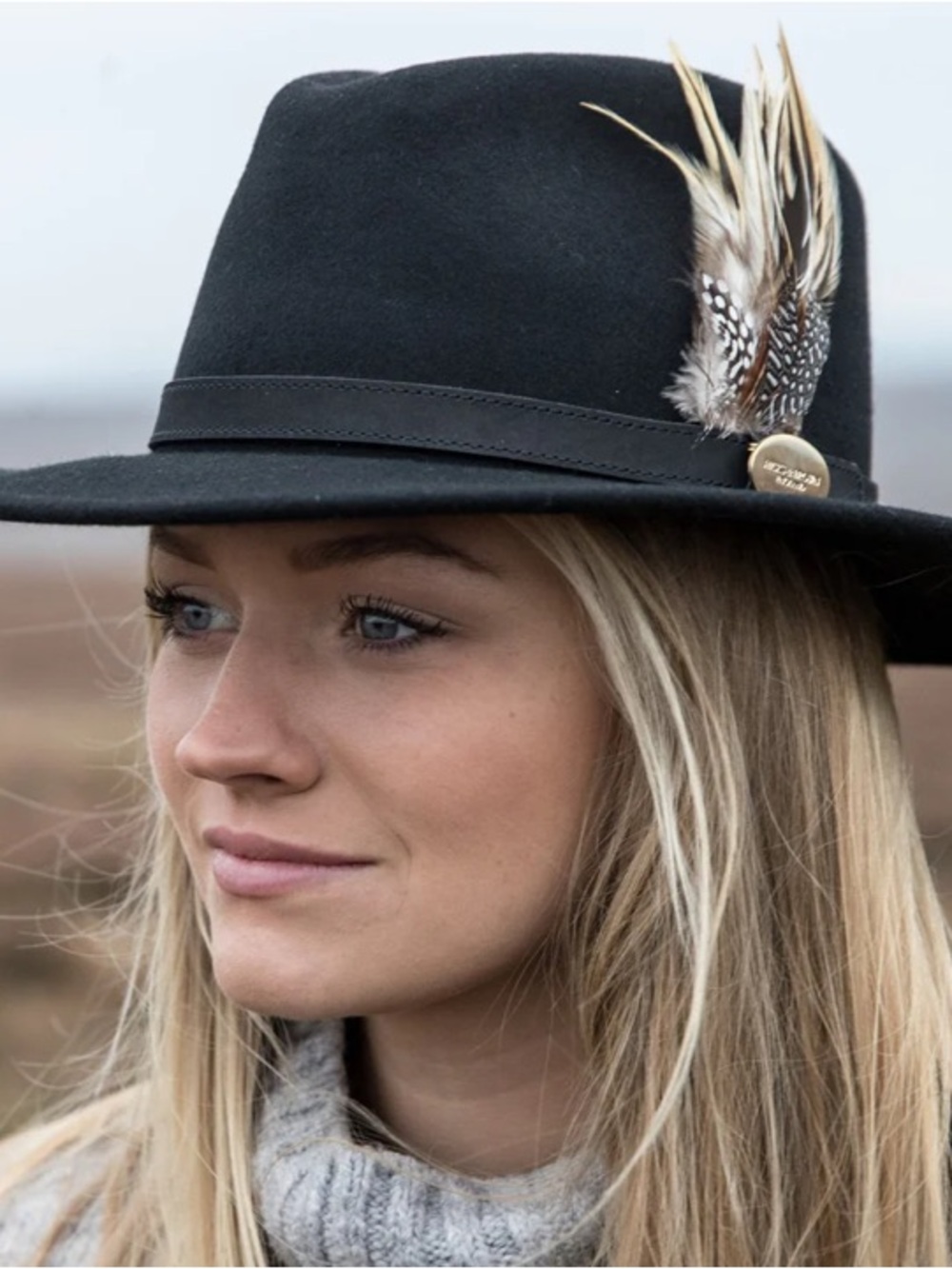 Hicks & Brown - London - Suffolk - Fedora Hat with Feather Accent - Black - M